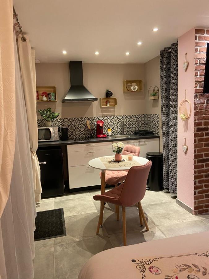 Bed and Breakfast Les Nids De La Baie Favieres  Экстерьер фото