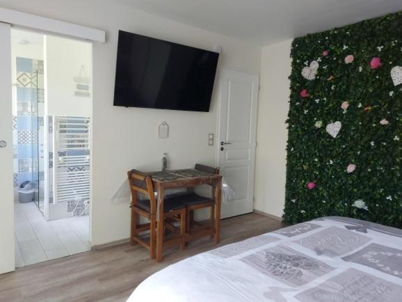 Bed and Breakfast Les Nids De La Baie Favieres  Экстерьер фото