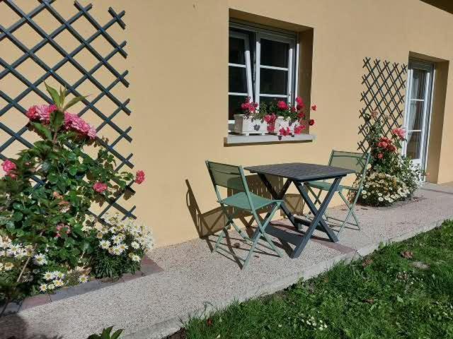 Bed and Breakfast Les Nids De La Baie Favieres  Экстерьер фото