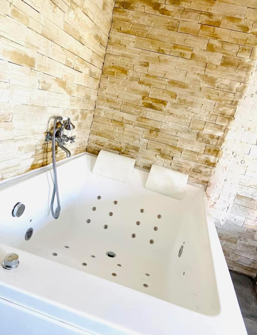 Bed and Breakfast Les Nids De La Baie Favieres  Экстерьер фото