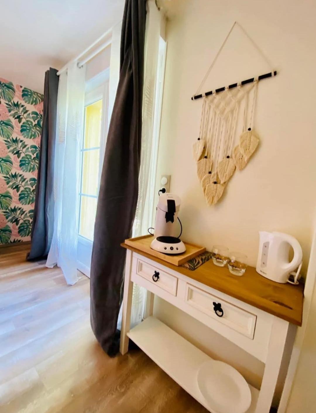 Bed and Breakfast Les Nids De La Baie Favieres  Экстерьер фото